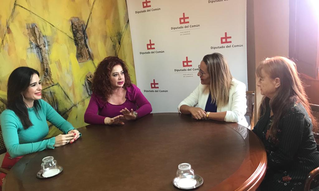 La adjunta al Diputado del Común Beatriz Barrera trabaja con Charter 100 Gran Canaria contra la violencia de género