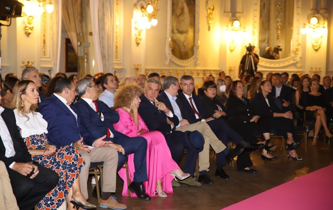 CHARTER 100 GRAN CANARIA PREMIA LA DEFENSA DE MUJERES VULNERABLES Y EL COMPROMISO POR LA IGUALDAD